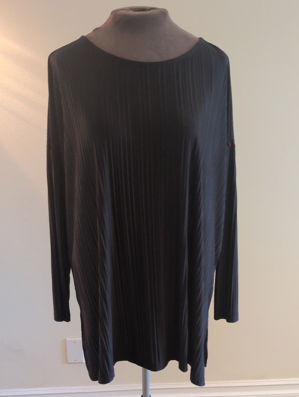 ALEMBIKA Subtle Pleated knit top Longline Black Capsule Travel Lagenlook Artsy